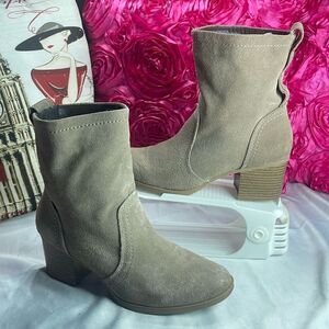 (F) CANYON RIVER BLUES Women's Suede and Leather Boots, Size 9M